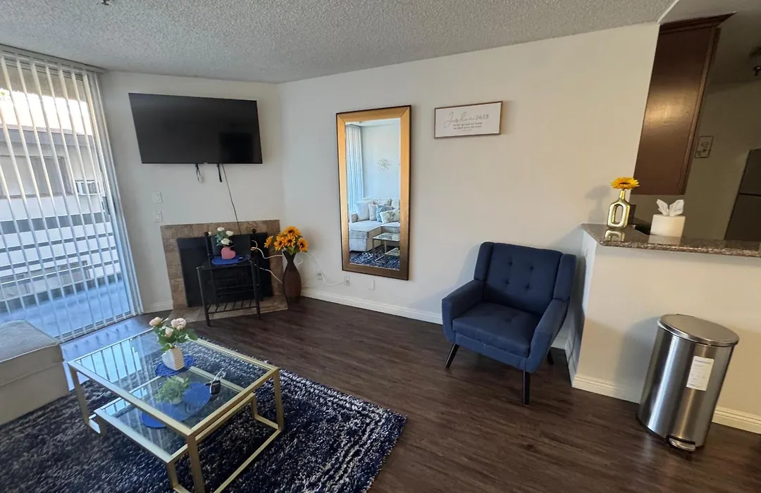 Mario, Disney & Not Themed Loft Universal Studios 10Min Loft Apartment-1