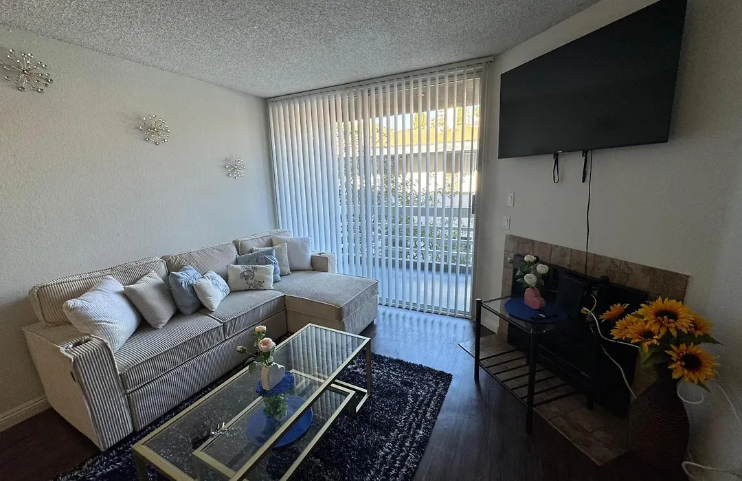 Mario, Disney & Not Themed Loft Universal Studios 10Min Loft Apartment-1